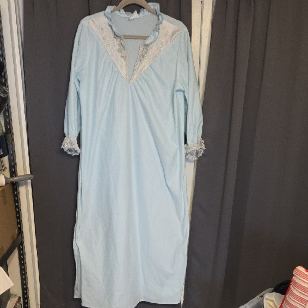 VTG Quiet Moments Womens Light Blue Flannel Nightgown Lace/Floral Trim Cozy Sz L